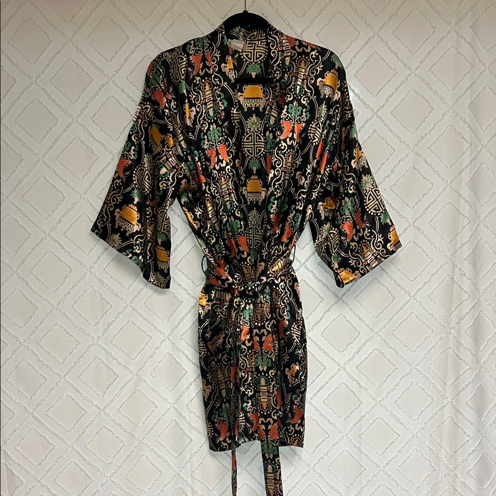 Elegant Black and Gold Kimono Robe